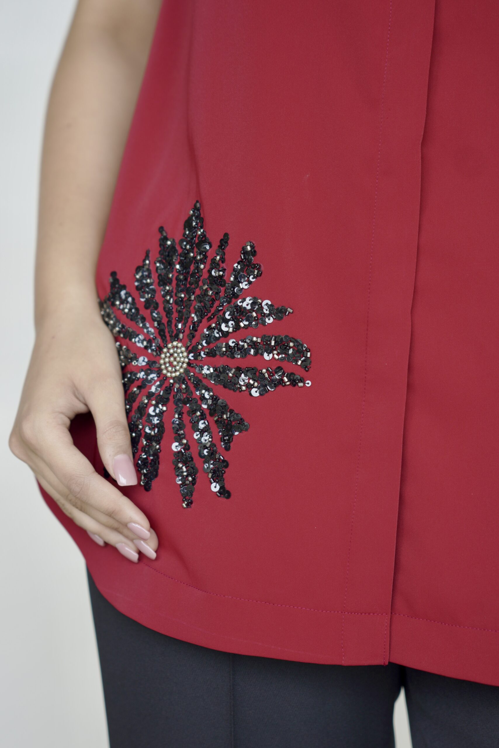 RUBY NOIR SLEEVELESS - Image 2